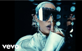 I’M THAT BITCH Lyrics